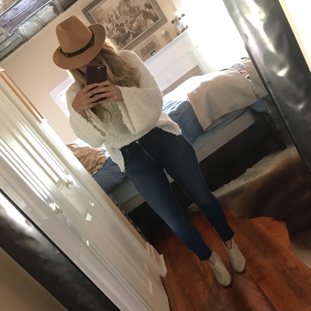 Beige hat with removable band around hat
